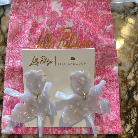 Lilly Pulitzer White Floral Earrings - Picture 1 of 1